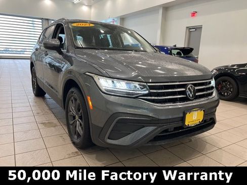 Certified 2024 Volkswagen Tiguan SE image 1