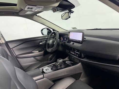 Used 2025 Nissan Rogue SL w/ Tech Package FWD image 29