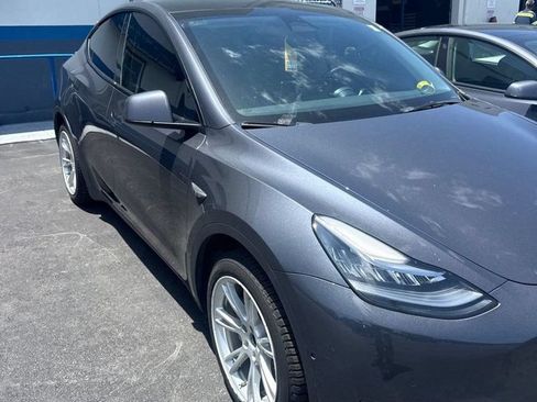 Used 2022 Tesla Model Y Long Range AWD/4WD image 2