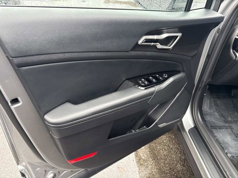 Used 2024 Kia Sportage EX image 16