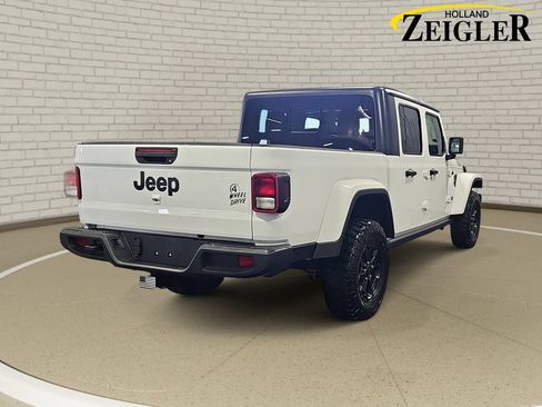 Used 2023 Jeep Gladiator Sport AWD/4WD image 5