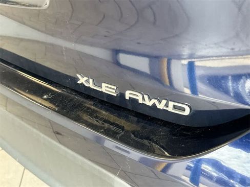 Used 2022 Toyota Highlander XLE image 11