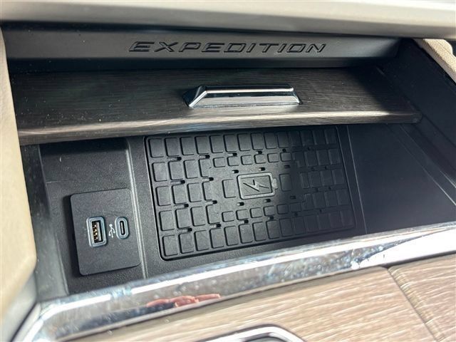 Used 2024 Ford Expedition Limited RWD image 28