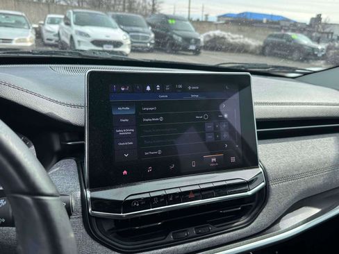 Used 2022 Jeep Compass Latitude image 25