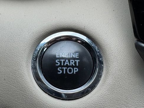 Used 2022 Toyota Highlander XLE AWD/4WD image 28