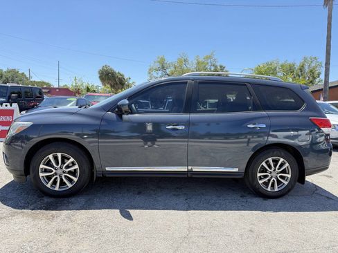 Used 2015 Nissan Pathfinder SL w/ SL Tech Package FWD image 4