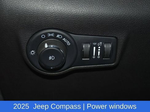 Used 2025 Jeep Compass Limited AWD/4WD image 9