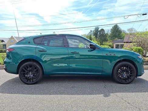 Used 2022 Maserati Levante Modena AWD/4WD image 4