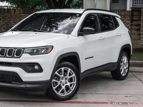 Used 2023 Jeep Compass Latitude AWD/4WD image 13