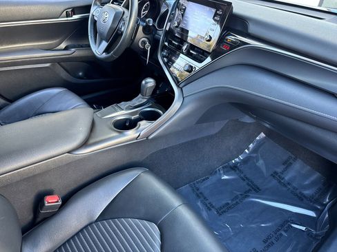 Used 2024 Toyota Camry SE image 15