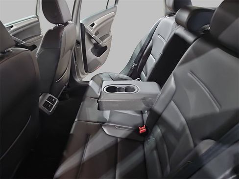 Used 2015 Volkswagen Golf S image 14