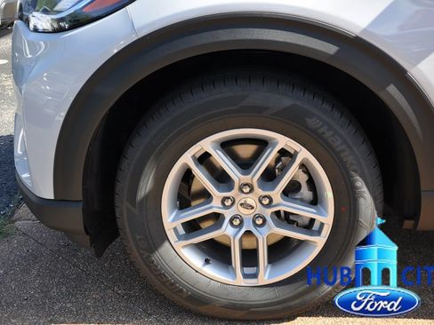 New 2026 Ford Explorer Active RWD image 9