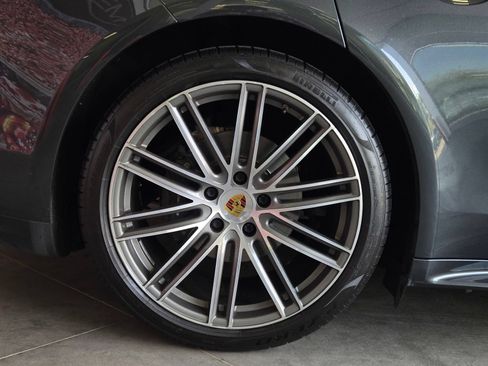 Used 2020 Porsche Panamera RWD image 5