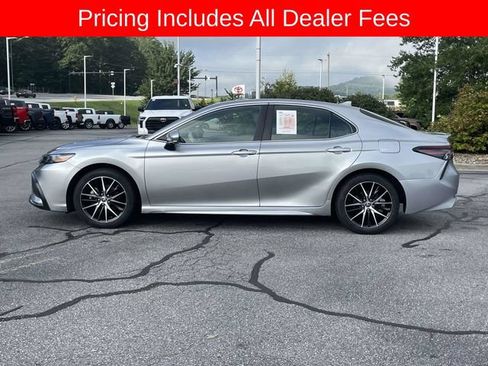 Used 2024 Toyota Camry SE FWD image 2