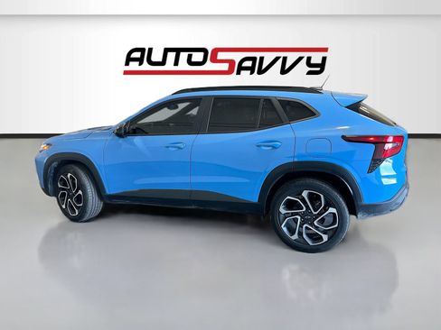Used 2024 Chevrolet Trax RS w/ Sunroof Package FWD image 4