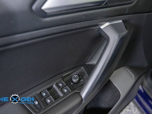 Used 2021 Volkswagen Tiguan SE FWD image 12