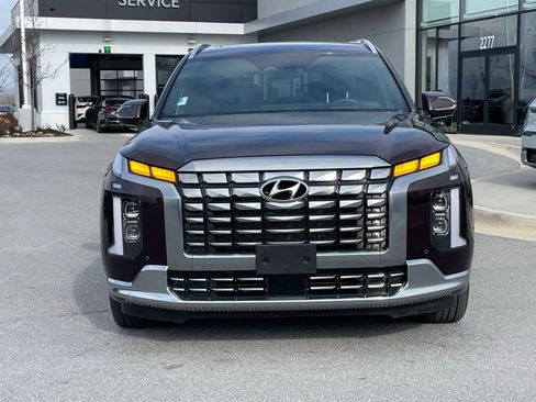 Used 2023 Hyundai Palisade Calligraphy image 2