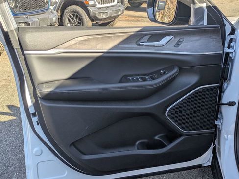 New 2026 Jeep Grand Cherokee Limited image 10