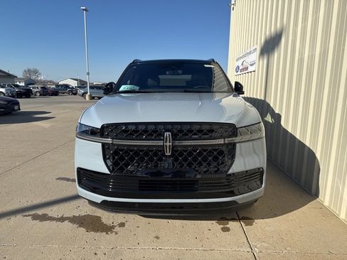 New 2025 Lincoln Navigator Reserve w/ Jet Appearance Package image 3