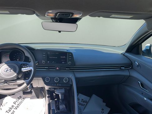 Used 2022 Hyundai Elantra SE w/ Preferred Accessory Package FWD image 13