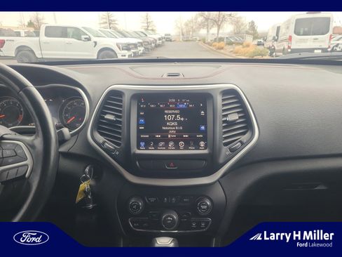 Used 2015 Jeep Cherokee Trailhawk w/ Leather Interior Group image 12