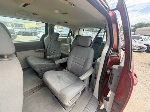 Used 2010 Dodge Grand Caravan SE FWD image 11