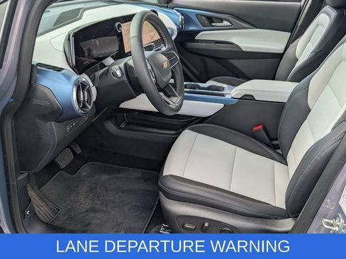 Used 2025 Chevrolet Equinox EV LT image 9