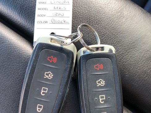 Used 2016 Lincoln MKS AWD image 31
