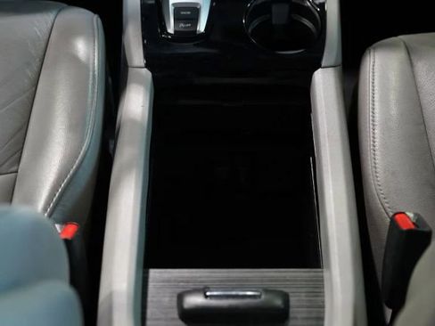 Used 2017 Honda Pilot Touring image 31