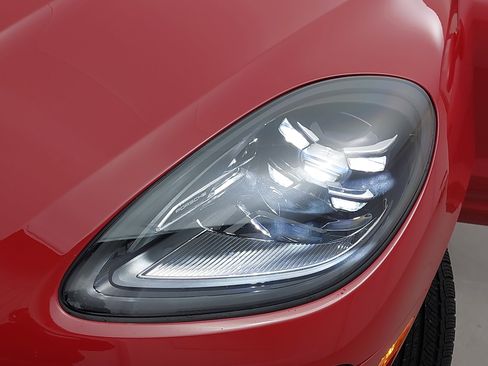 Used 2025 Porsche Macan image 34