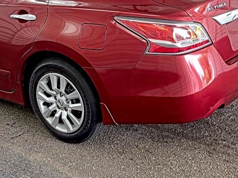 Used 2015 Nissan Altima 2.5 S w/ Power Driver Seat Package FWD image 12
