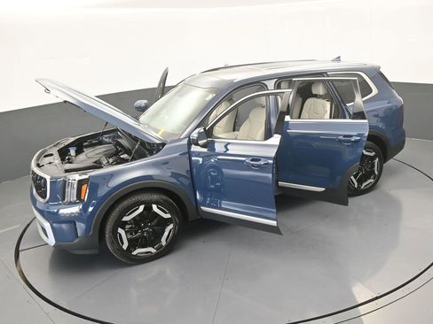 Used 2025 Kia Telluride EX w/ EX Captain's Chair Package image 70