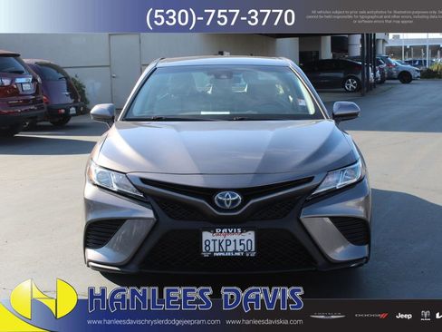 Used 2020 Toyota Camry SE image 4