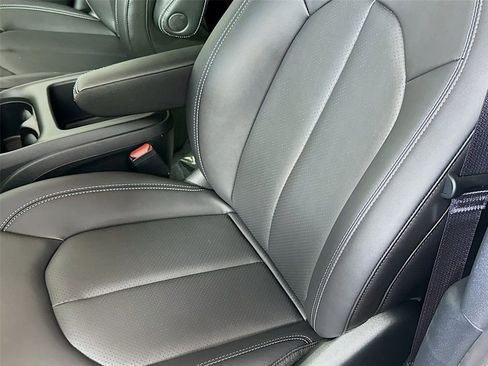 New 2026 Chrysler Pacifica Select image 20