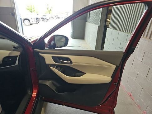 Used 2023 Nissan Rogue SL AWD/4WD image 26
