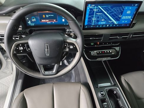 New 2026 Lincoln Corsair Premiere w/ Rear Removable Package Tray image 15