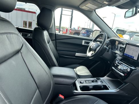 Used 2021 Ford Explorer Limited w/ Equipment Group 301A AWD/4WD image 13