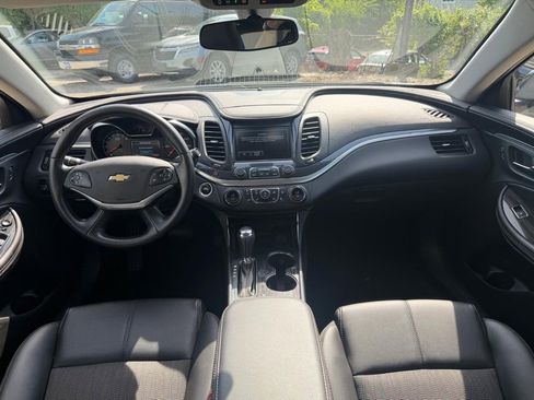 Used 2019 Chevrolet Impala LT FWD image 21