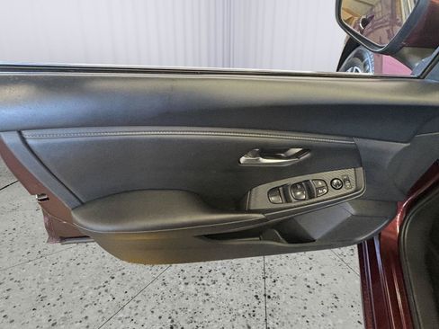 Used 2024 Nissan Sentra SV FWD image 22