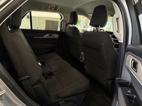 Used 2025 Ford Explorer Active AWD/4WD image 27