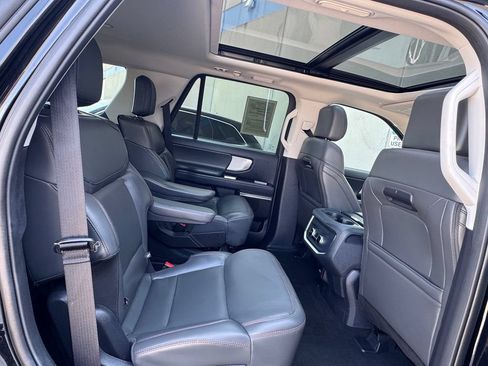 Used 2025 Ford Expedition Active AWD/4WD image 34