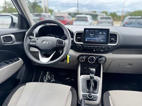 Used 2020 Hyundai Venue SEL FWD image 13