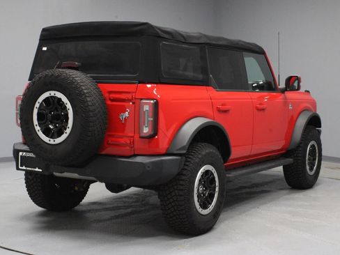 Certified 2022 Ford Bronco Outer Banks w/ Sasquatch Package AWD/4WD image 11