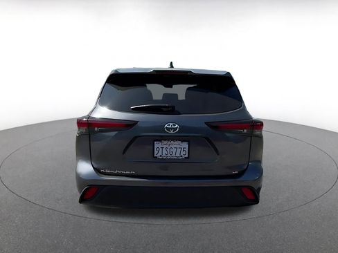 Used 2025 Toyota Highlander LE image 12