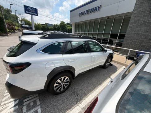 Used 2024 Subaru Outback AWD/4WD image 7