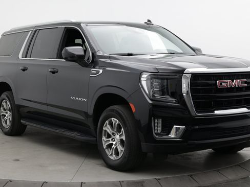 Used 2024 GMC Yukon XL SLE w/ Gmc Pro Safety Plus Package RWD image 3