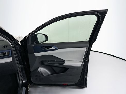 Used 2023 Volkswagen Taos SE w/ Panoramic Sunroof Package FWD image 30