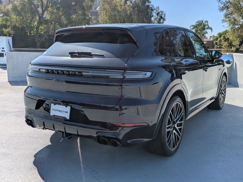 New 2025 Porsche Cayenne Turbo image 9