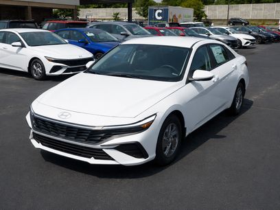 New 2026 Hyundai Elantra SE