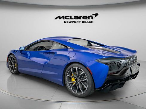 Used 2024 McLaren Artura RWD image 20